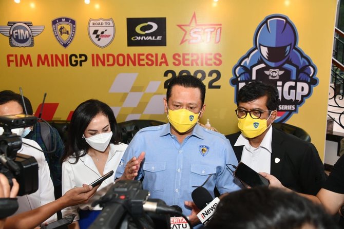 bamsoet dalam konferensi pers persiapan penyelenggaraan minigp indonesia series road to motogp