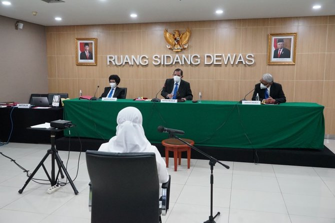 dewas kpk sidang lili pintauli siregar