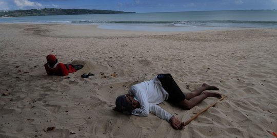 Melihat Sepinya Pantai-Pantai di Bali