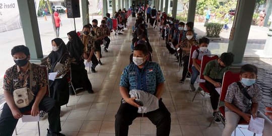 Vaksinasi Covid-19 Bagi Pelajar di Malang