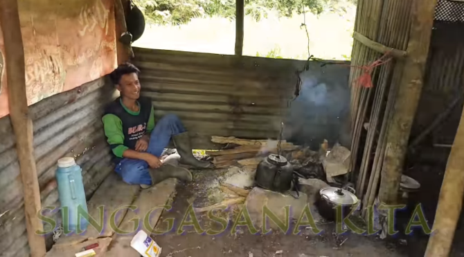 pemuda ini 13 tahun hidup sendiri di hutan