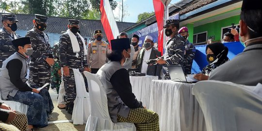 Dipimpin Kasal, TNI AL Lakukan Serbuan Vaksinasi ke Pesantren di Garut