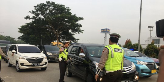 Hari Pertama Ganjil Genap, Kendaraan Luar Bandung Belum Banyak Diputarbalikkan