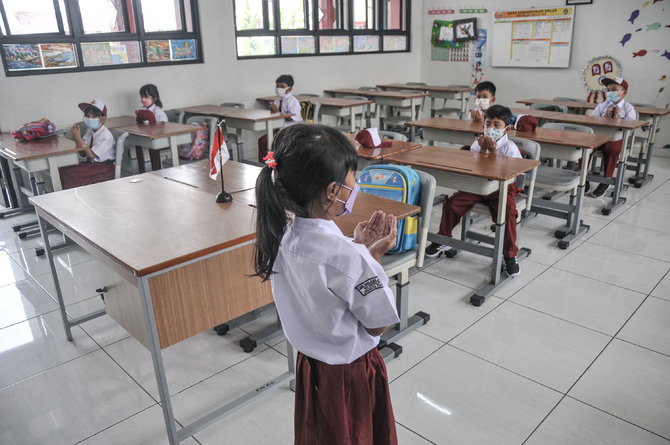 murid kelas 1 sd ikuti pembelajaran tatap muka