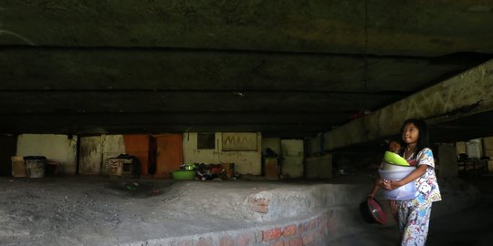 Menilik Kampung 1001 Malam Surabaya, Hidup di Bawah Kolong Tol