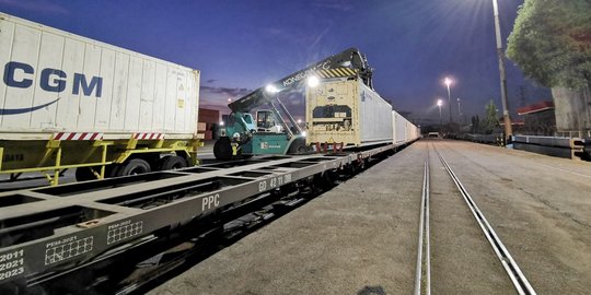 Angkutan Logistik Kereta Api di TPS Secara Reguler Mulai Beroperasi