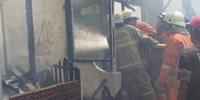 Rumah Terbakar Di Penjaringan 13 Mobil Pemadam Dikerahkan 7113