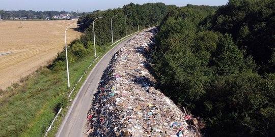 Penampakan Tumpukan Sampah Sisa Banjir di Belgia