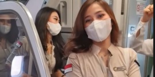 Beda Sendiri Lihat Gaya Pramugari Cantik Super Air Jet Seragamnya Bak