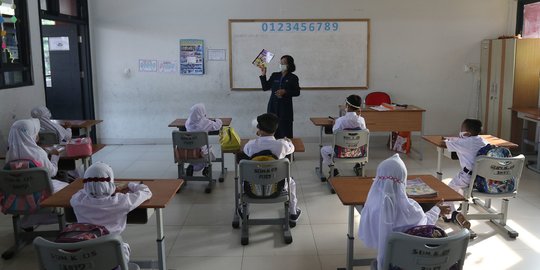 Suhu Badan Tinggi, Satu Siswa di Tangsel Dipulangkan Saat Hari Pertama PTM Terbatas