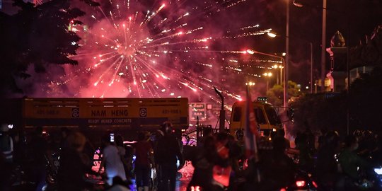 Suasana Malam Mencekam Saat Bentrokan Pecah di Thailand