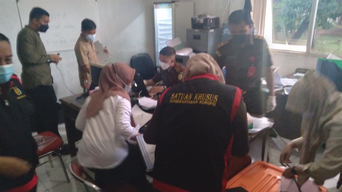 kejaksaan karawang geledah kantor dinas pertanian karawang