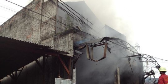 gudang di jakut terbakar, shopee pastikan barang penjual terlindung asuransi