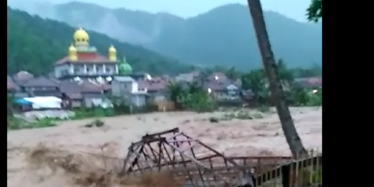Banjir Bandang di Kabupaten Bogor, Ponpes Terisolir Usai Jembatan Putus