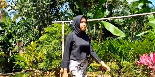 Cantik Dan Rajin Begini Potret Kehidupan Gadis Desa Di Cianjur