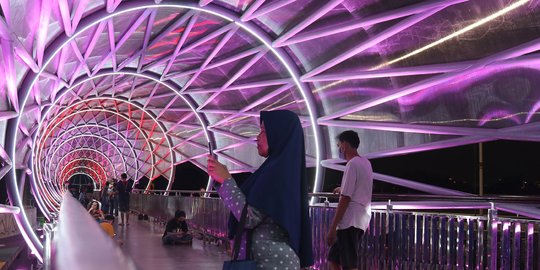 Warna-warni JPO Lintas Atas Lenteng Agung