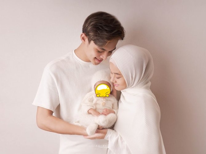 penuh kehangatan intip 5 pemotretan dinda hauw dan rey mbayang bareng buah hati