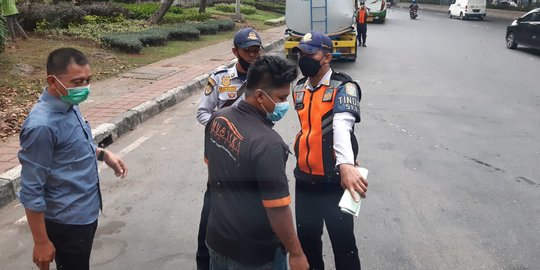 Dua Petugas Dishub DKI Diduga Peras Sopir Bus Rombongan Warga Mau Vaksin