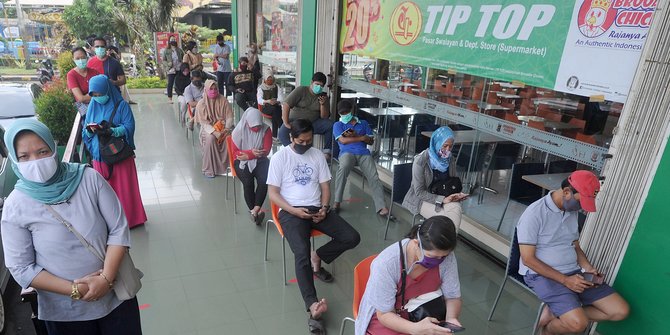 Mulai 14 September, Masuk Supermarket di Jakarta Wajib Pakai Aplikasi Pedulilindungi