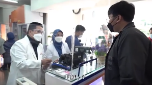 pejabat pemerintah mendadak jadi 039pegawai039 apotek