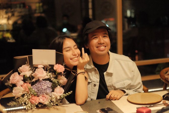 joshua melamar kekasih