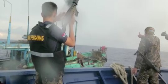 KKP Tangkap Kapal Pencuri Ikan Malaysia di Selat Malaka