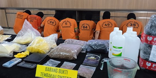 Polisi Tangkap Sindikat Produsen Tembakau Sintetis