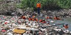Penampakan Tumpukan Sampah di Kali Busa Bekasi