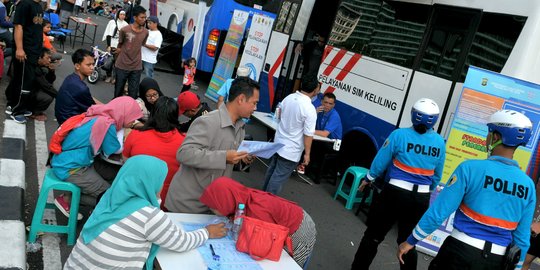 Pemkot Bekasi Wajibkan Warga Perpanjang SIM Hingga Bikin KTP Sudah Divaksinasi