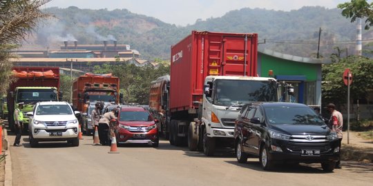 Polisi Putarbalik Kendaraan Wisatawan Hendak ke Anyer