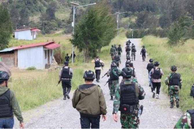 tim gabungan tentara dan polisi mengejar kelompok bersenjata di beoga kabupaten puncak papua