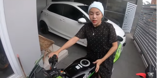 Pria Ini Belikan Motor Ninja Buat Sang Istri, Endingnya Bikin Kecewa
