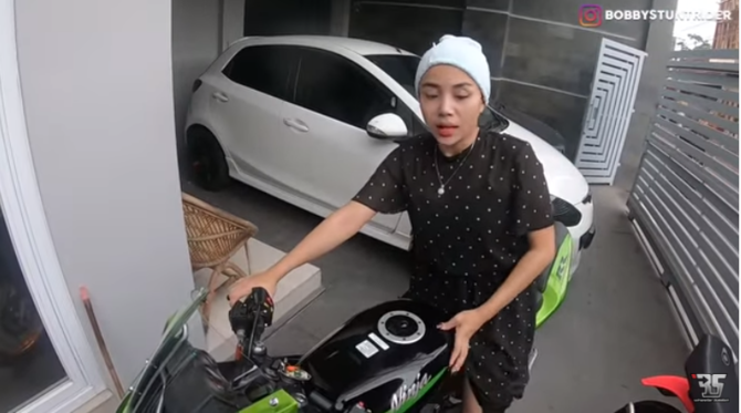 pria ini belikan motor ninja buat sang istri