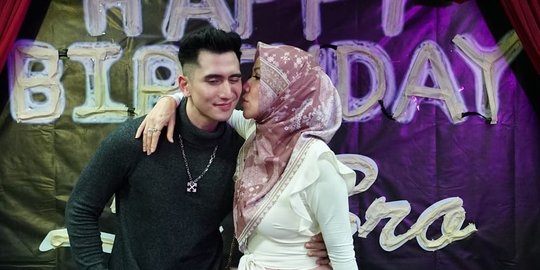 Venna Melinda di Momen Ulang Tahun Verrell Bramasta ke-25, Tulis Pesan Menyentuh