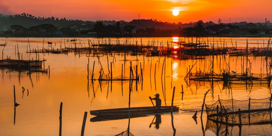 Detik-Detik Matahari Terbenam Cantik di Waduk Pusong Lhokseumawe