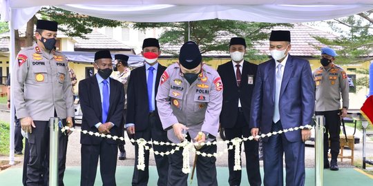 Kapolri Resmikan Gedung Baru Ponpes Assalam dan Tinjau Vaksinasi se-Jawa Barat