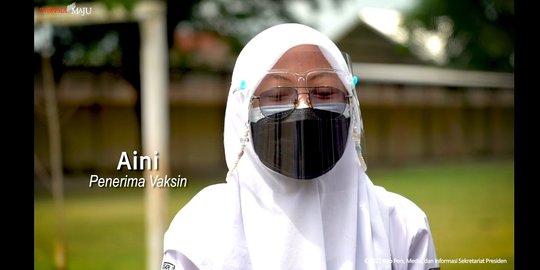 Semringah Aini, Pelajar Takut Jarum Suntik Dapat Sepeda dari Jokowi Usai Vaksinasi