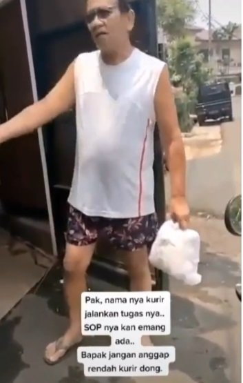 viral pria marahi kurir paket