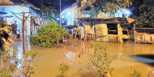 Hujan Lebat Selama 4 Jam Picu Banjir di Lebak Banten