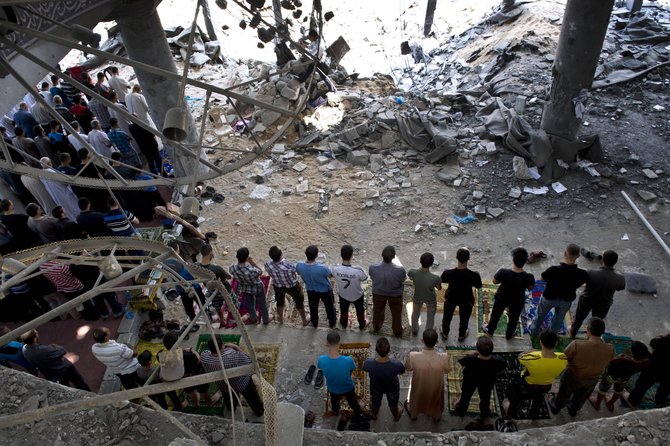 warga gaza salat jumat di reruntuhan masjid