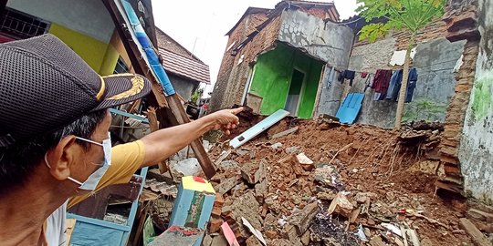 Hujan Deras Picu Longsor, Satu Rumah di Serang Roboh