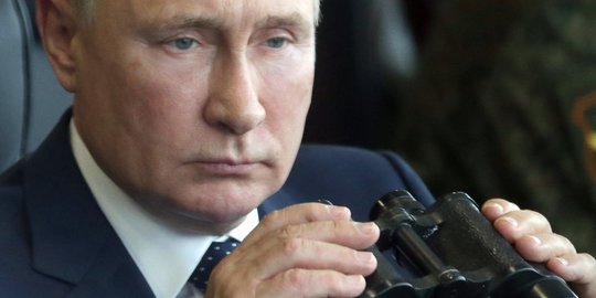 Ekspresi Presiden Putin Saat Pantau Latihan Gabungan Zapad-2021