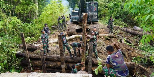 TNI-Polri Perbaiki Jembatan di Maybrat Dihancurkan KNPB