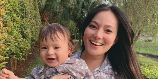 5 Potret Cantik Baby Chloe Anak Asmirandah, Makin Menggemaskan dan Banyak Gaya