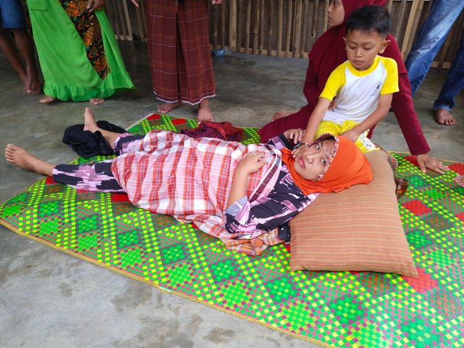 motor terpeleset di jembatan gantung ibu dan anak jatuh ke sungai ciberang lebak