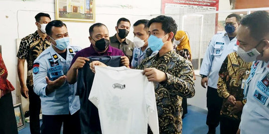 Blusukan ke Rutan Solo, Gibran Puji Produksi Garmen Warga Binaan
