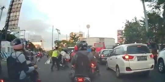 Propam Polrestabes Semarang Periksa Polantas Sebabkan Pemotor Jatuh saat Ditilang
