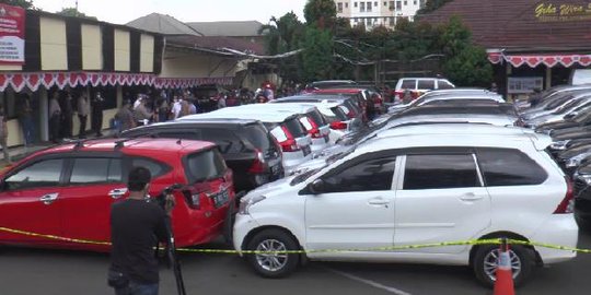 Modus Ingin Sewa, Ibu & Anak di Depok Bawa Kabur 40 Mobil Rental