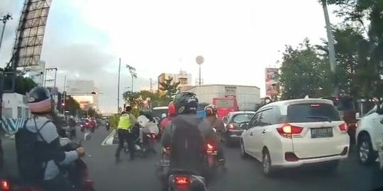Sebabkan Pemotor Jatuh Saat Menilang, Polantas di Semarang Disanksi Disiplin