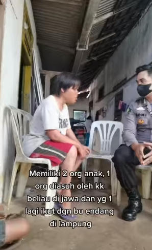 polisi ganteng tiba tiba datangi rumah ibu penyandang tunanetra